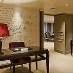 Hilton Opera Hotel 4*