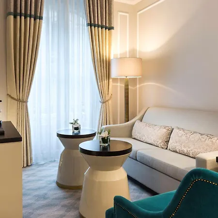 Hilton Opera 4*