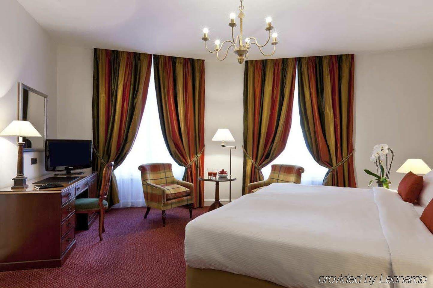 Hilton Opera 4*